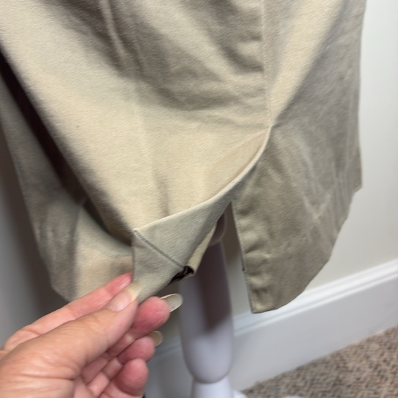 The Limited Classic Tan Women's Skirt. Size 2 - Picture 5 of 11